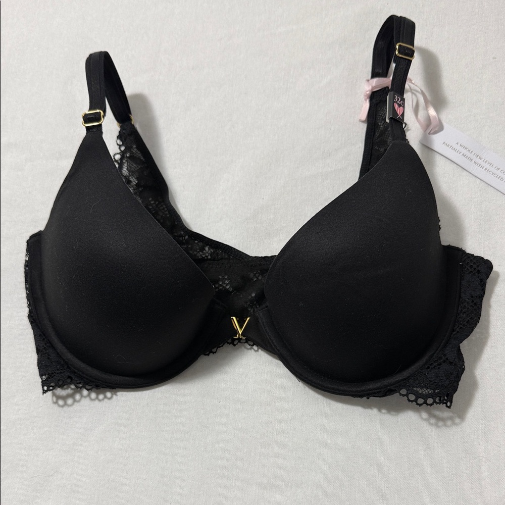 Victoria Secret Elegant Black Lace Underwire Bra 32C. New With Tags